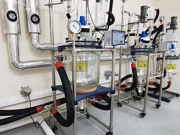 玻璃反應(yīng)釜使用過程中不能抽真空怎么辦?